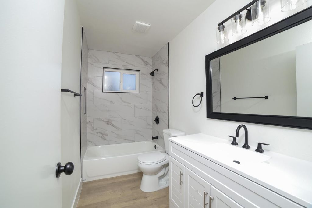 Image 19 of property listing at 3231 W Indianapolis Avenue, Fresno, CA 93722