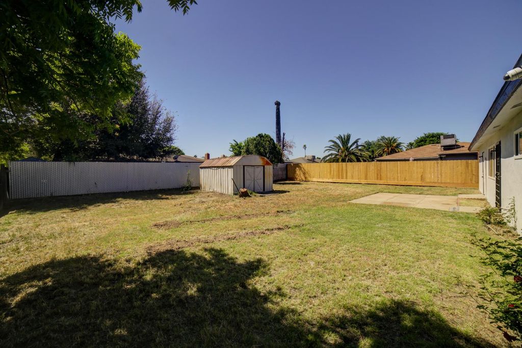 Image 23 of property listing at 3231 W Indianapolis Avenue, Fresno, CA 93722