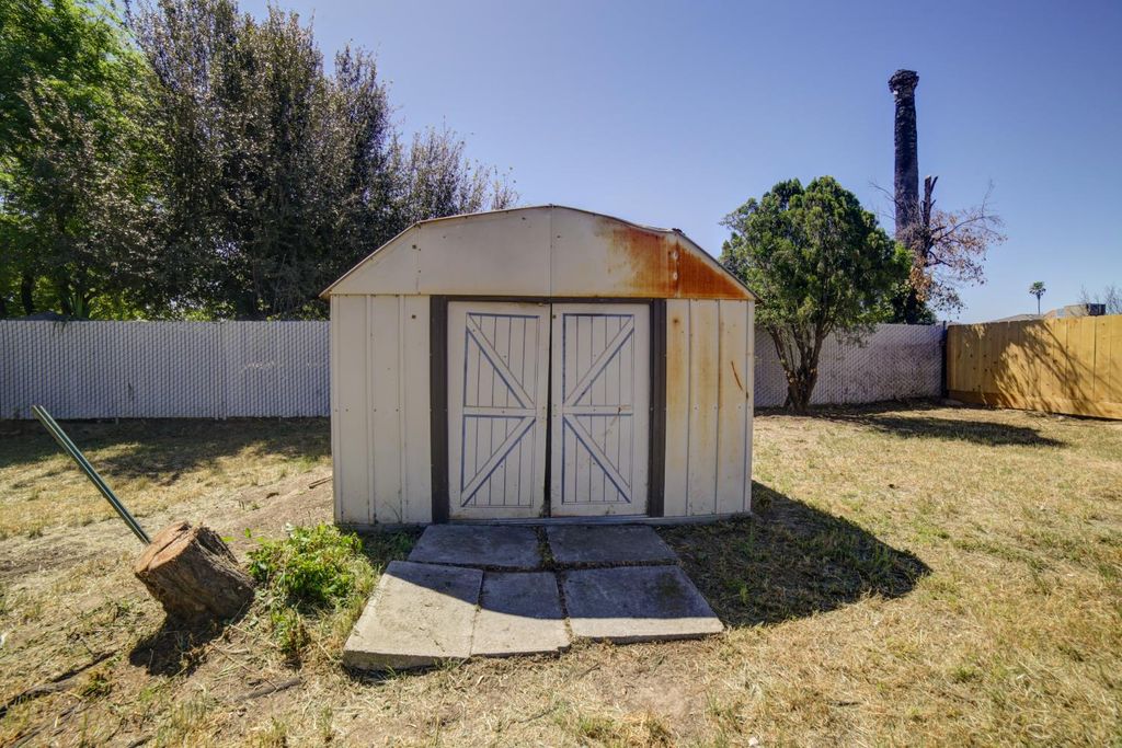 Image 26 of property listing at 3231 W Indianapolis Avenue, Fresno, CA 93722
