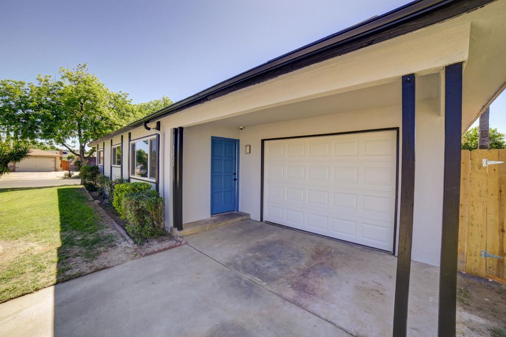 Image 4 of property listing at 3231 W Indianapolis Avenue, Fresno, CA 93722