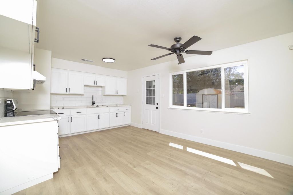 Image 7 of property listing at 3231 W Indianapolis Avenue, Fresno, CA 93722