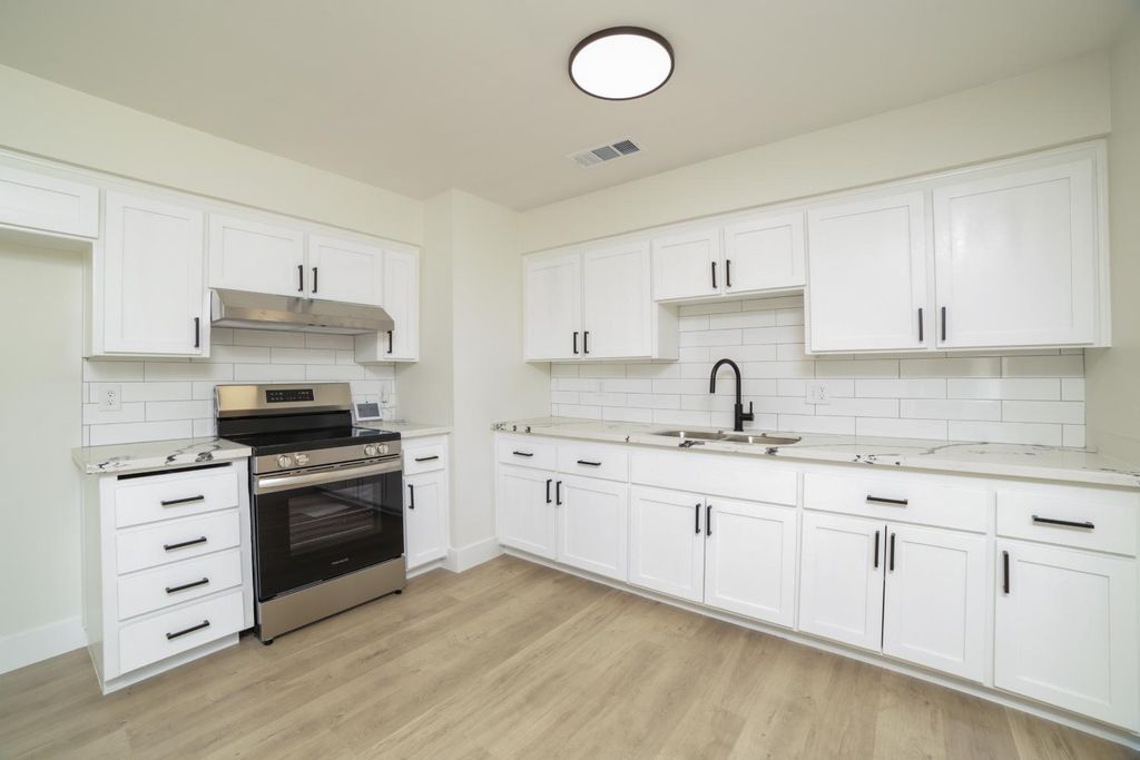 Image 8 of property listing at 3231 W Indianapolis Avenue, Fresno, CA 93722