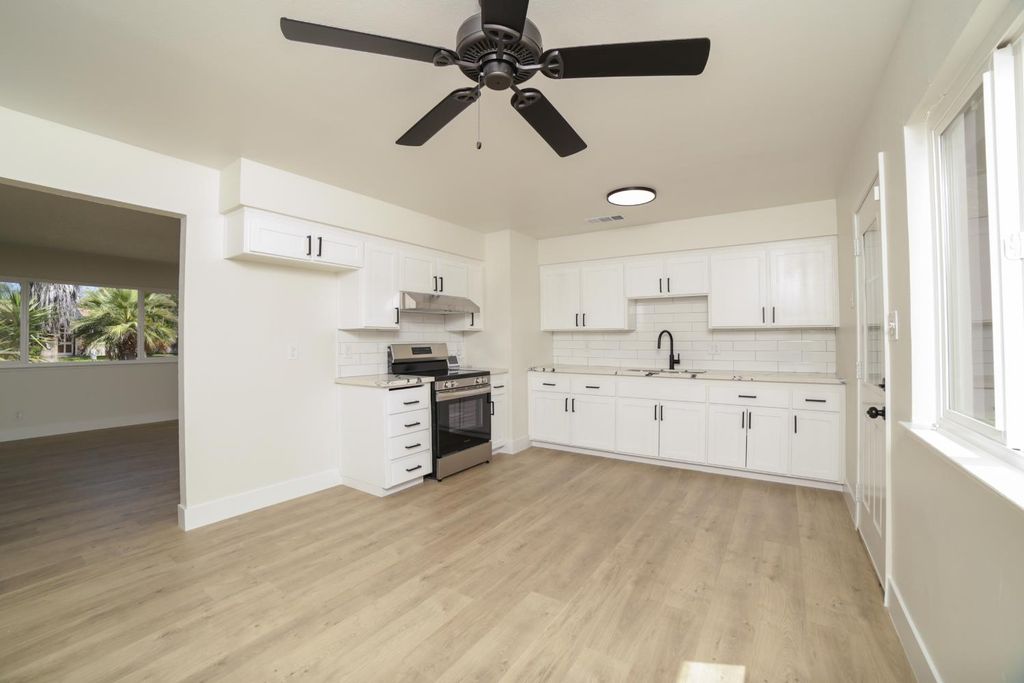 Image 9 of property listing at 3231 W Indianapolis Avenue, Fresno, CA 93722