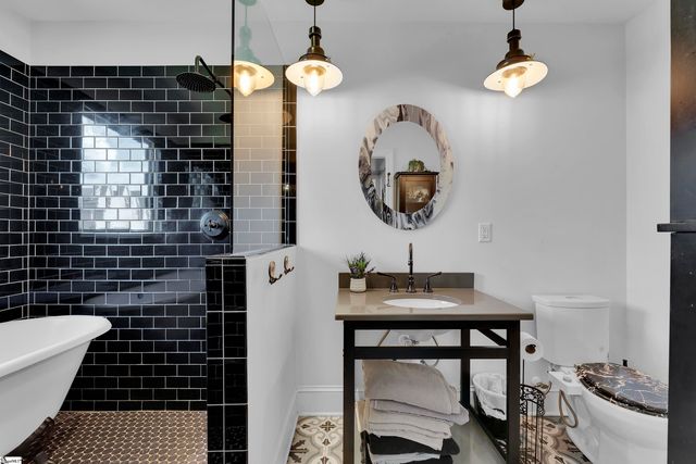 13 Club Drive, Greenville, SC 29605