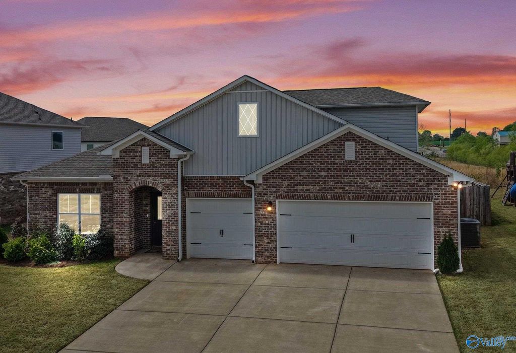 404 Arcanum Lane, New Market, AL 35761