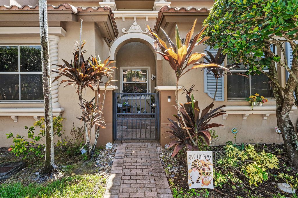 2928 HIDDEN HILLS Road 1404, West Palm Beach, FL 33411