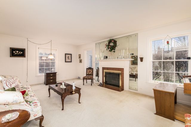 829 Hastings Street, Park Ridge, IL 60068