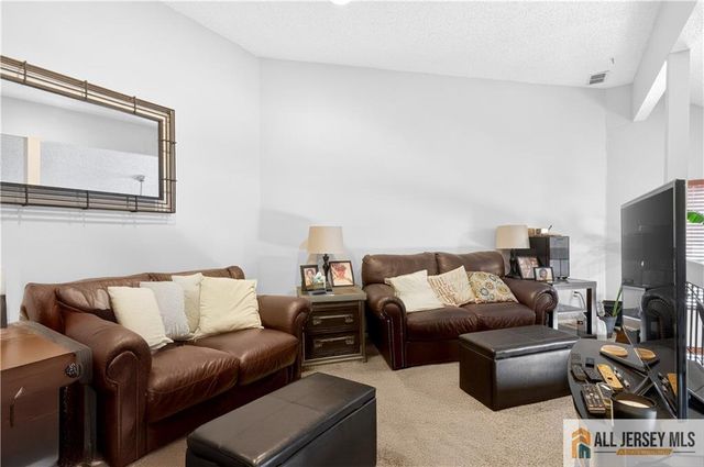 9 Kingsberry Drive, Somerset, NJ 08873