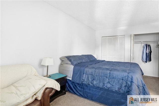 9 Kingsberry Drive, Somerset, NJ 08873