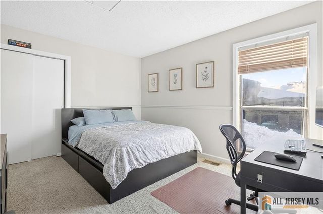 9 Kingsberry Drive, Somerset, NJ 08873