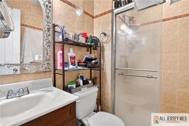 9 Kingsberry Drive, Somerset, NJ 08873