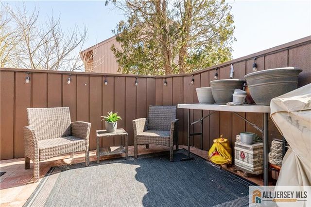 9 Kingsberry Drive, Somerset, NJ 08873