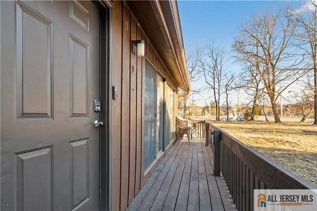 9 Kingsberry Drive, Somerset, NJ 08873