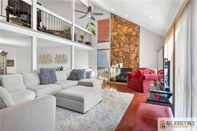 9 Kingsberry Drive, Somerset, NJ 08873