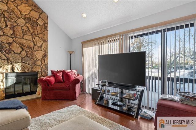 9 Kingsberry Drive, Somerset, NJ 08873
