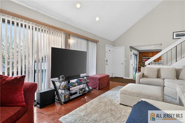 9 Kingsberry Drive, Somerset, NJ 08873