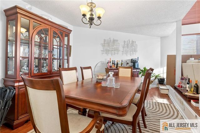 9 Kingsberry Drive, Somerset, NJ 08873