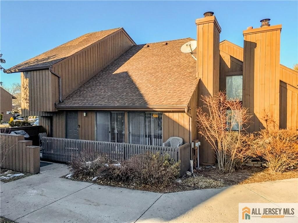 9 Kingsberry Drive, Somerset, NJ 08873