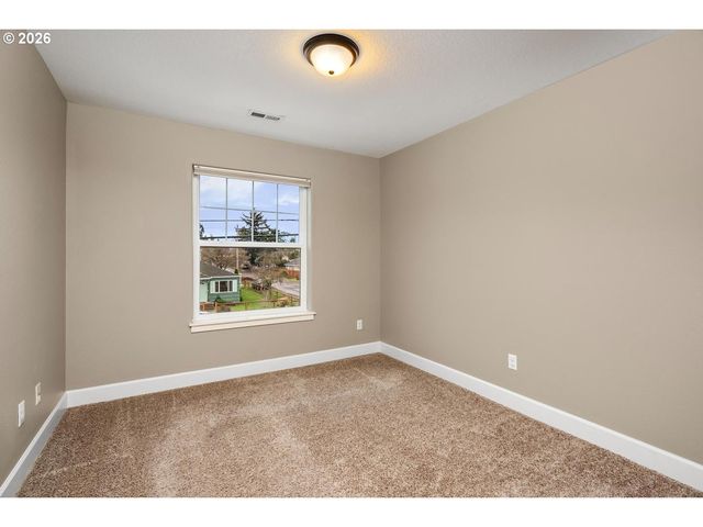 5407 Se FLAVEL St, Portland, OR 97206