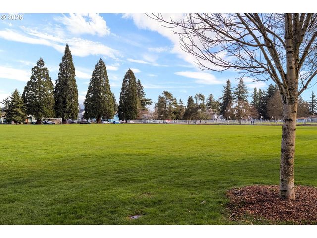 5407 Se FLAVEL St, Portland, OR 97206