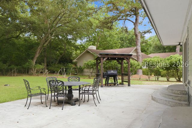 35 Outpost Ln, Hilton Head Island, SC 29928