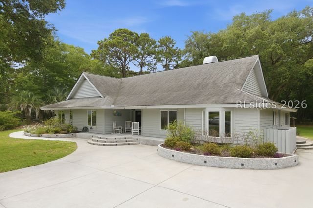 35 Outpost Ln, Hilton Head Island, SC 29928