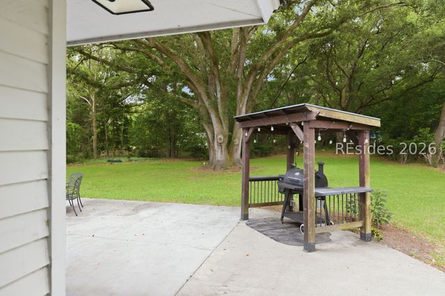 35 Outpost Ln, Hilton Head Island, SC 29928