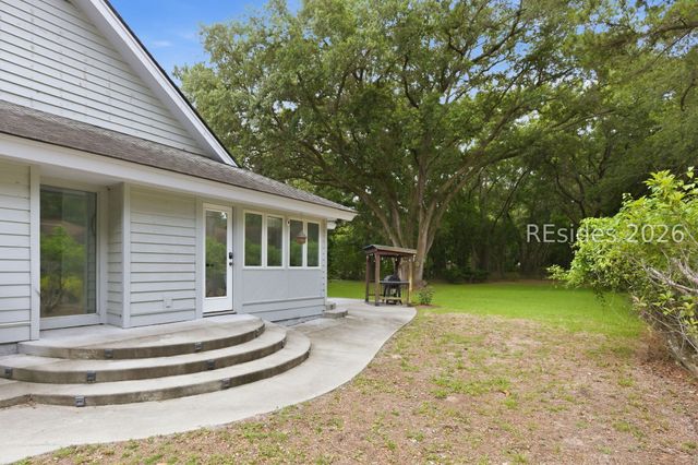35 Outpost Ln, Hilton Head Island, SC 29928