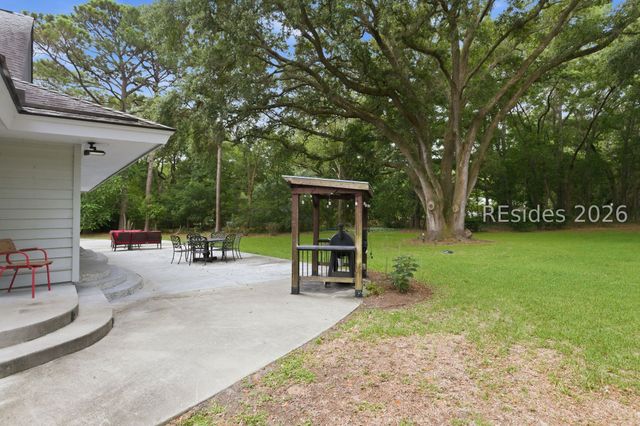 35 Outpost Ln, Hilton Head Island, SC 29928