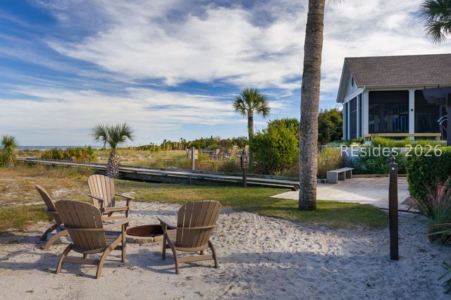 35 Outpost Ln, Hilton Head Island, SC 29928