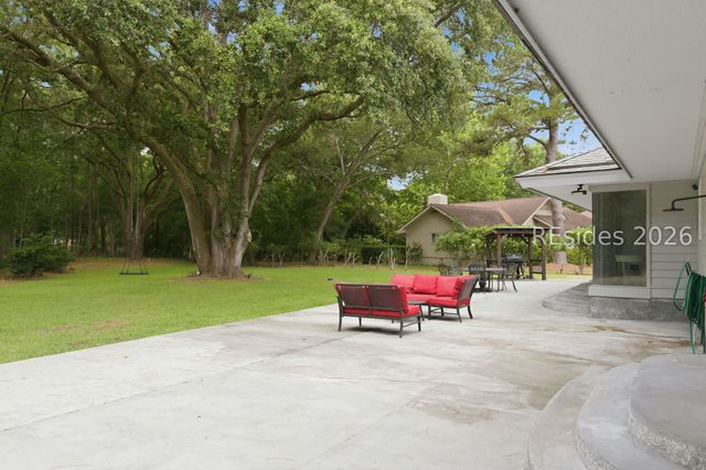 35 Outpost Ln, Hilton Head Island, SC 29928