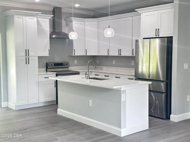 221 W Euclid Avenue, Deland, FL 32720