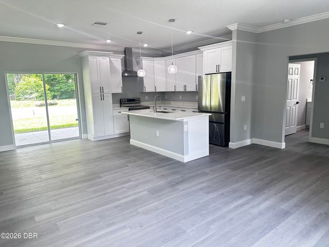 221 W Euclid Avenue, Deland, FL 32720