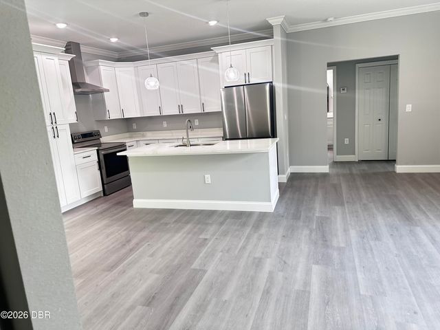 221 W Euclid Avenue, Deland, FL 32720