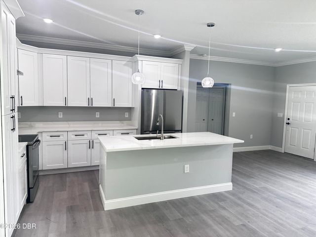 221 W Euclid Avenue, Deland, FL 32720