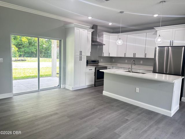 221 W Euclid Avenue, Deland, FL 32720