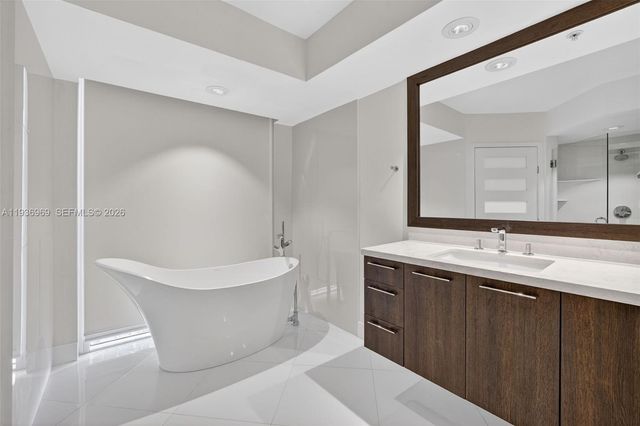 3370 Hidden Bay Dr 2711, Aventura, FL 33180