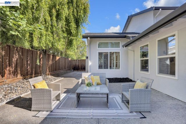 7331 Elmwood Cir, Pleasanton, CA 94588