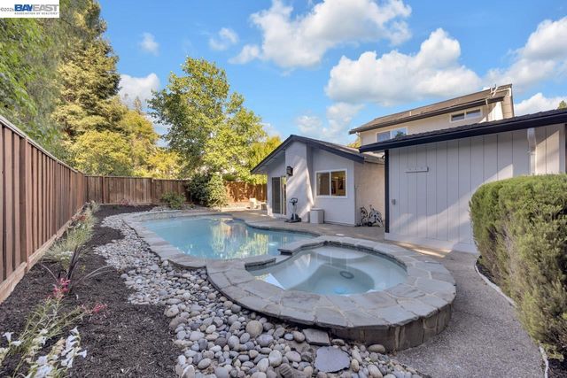 7331 Elmwood Cir, Pleasanton, CA 94588
