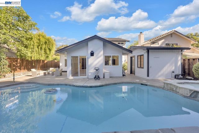 7331 Elmwood Cir, Pleasanton, CA 94588
