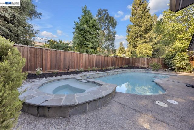 7331 Elmwood Cir, Pleasanton, CA 94588