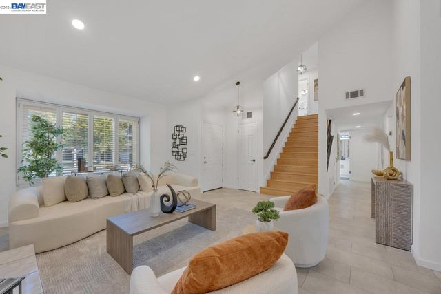 7331 Elmwood Cir, Pleasanton, CA 94588