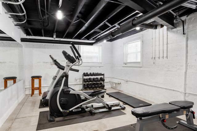 1057 W Glenlake Avenue 2, Chicago, IL 60660