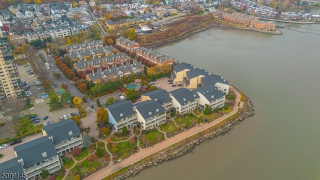 1225 River Rd 7D, Edgewater Boro, NJ 07020