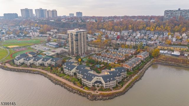1225 River Rd 7D, Edgewater Boro, NJ 07020