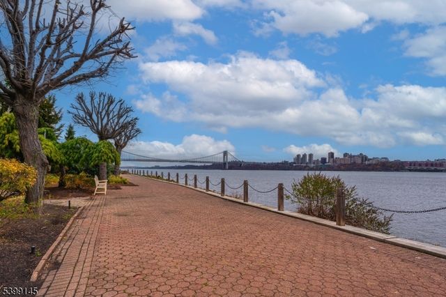 1225 River Rd 7D, Edgewater Boro, NJ 07020
