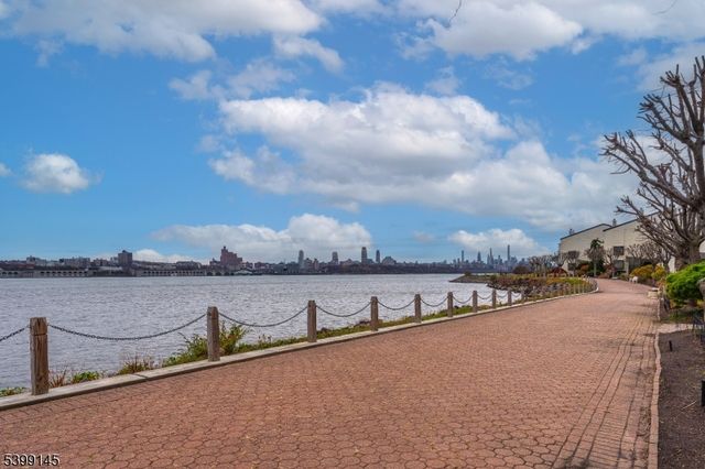 1225 River Rd 7D, Edgewater Boro, NJ 07020