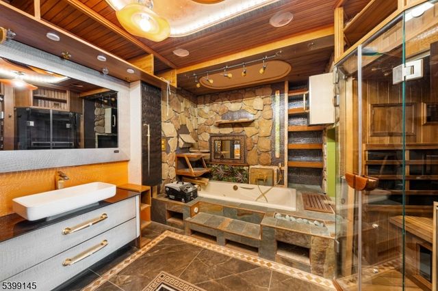 1225 River Rd 7D, Edgewater Boro, NJ 07020