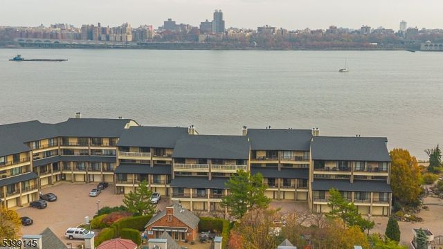 1225 River Rd 7D, Edgewater Boro, NJ 07020
