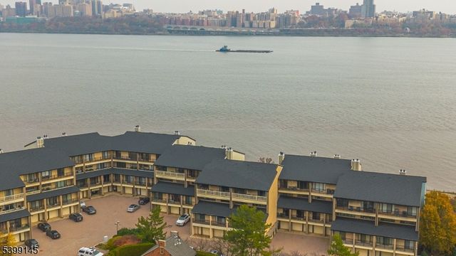 1225 River Rd 7D, Edgewater Boro, NJ 07020